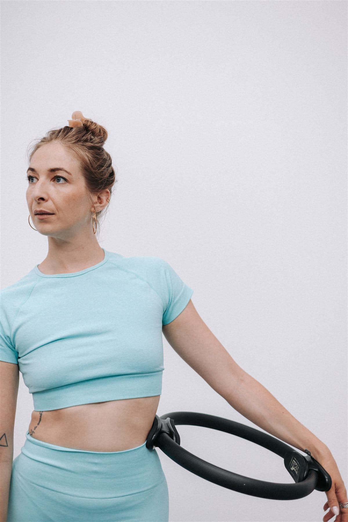 Pauline avec un cercle de Pilates